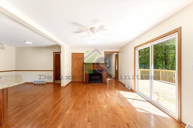 Building Photo - 4 bedroom 3.5 bath