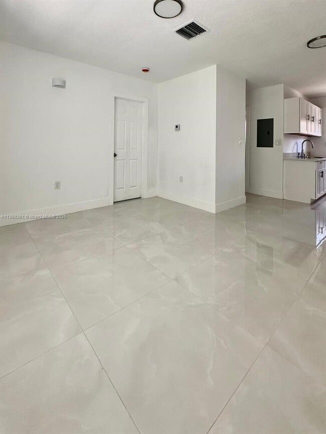 Building Photo - 1191 NW 40th St