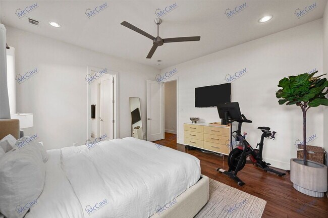 Building Photo - 1831 Euclid Ave