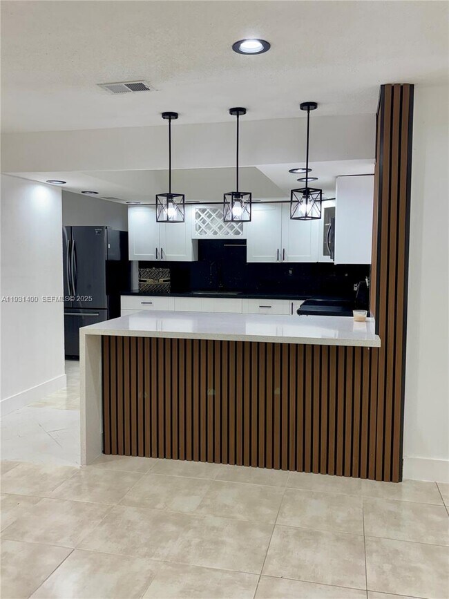 Building Photo - 8561 Claridge Dr