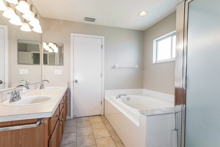 Building Photo - 1106 Summer Breeze Dr
