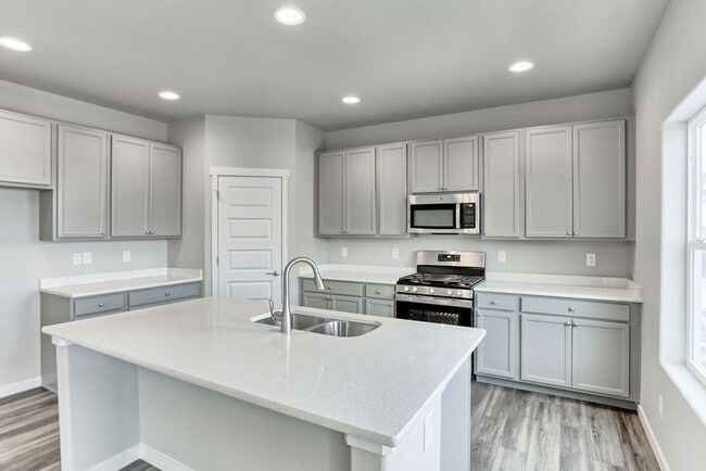 Building Photo - 3 Bedroom 3 Bath home in Raindance
