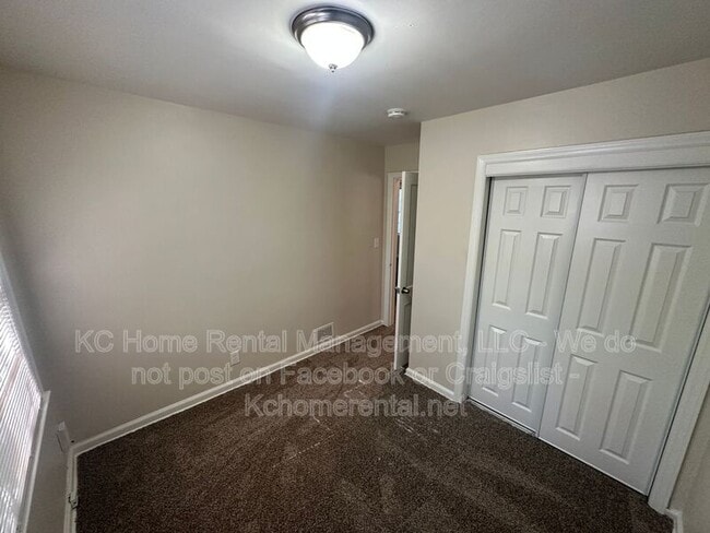 Building Photo - 6401 W 72nd Terrace