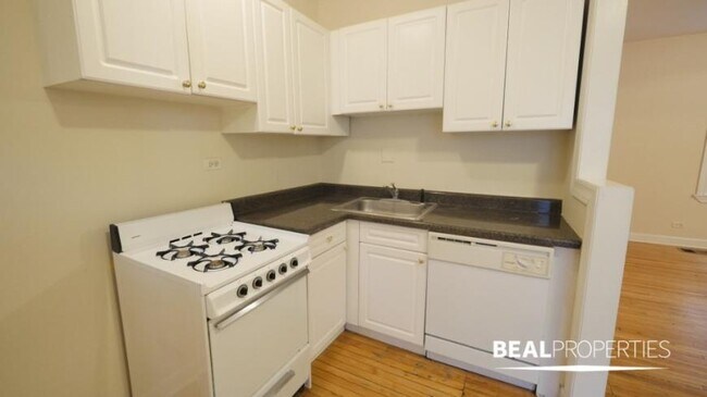 Building Photo - 1 bedroom in CHICAGO IL 60613
