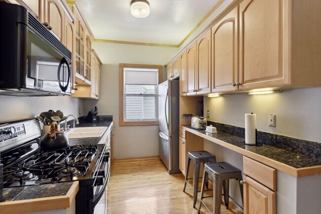 Building Photo - 3006 W 44th St
