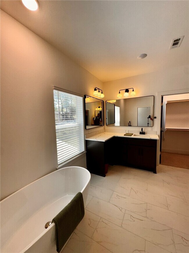 Building Photo - 8881 Williams Rd