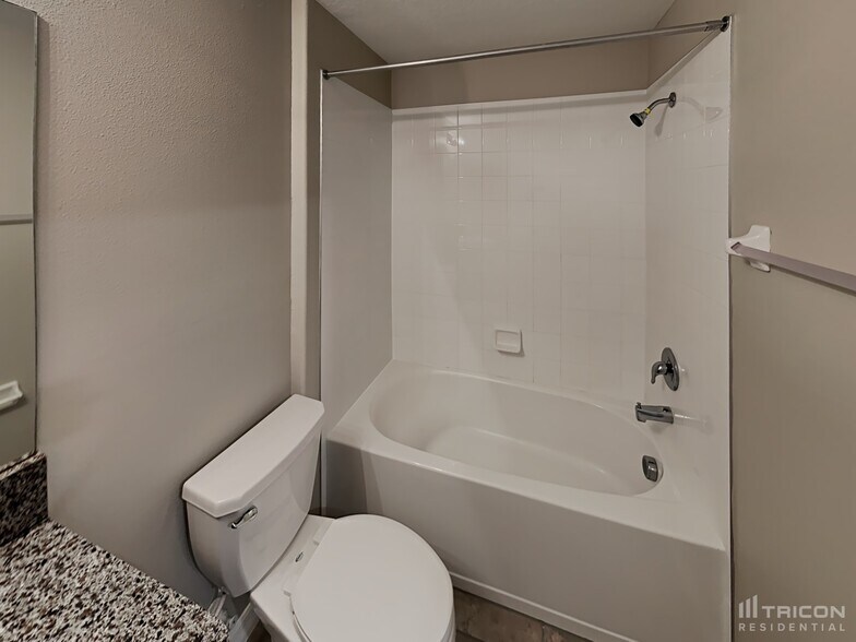 Building Photo - 5029 Golden Fig Ln