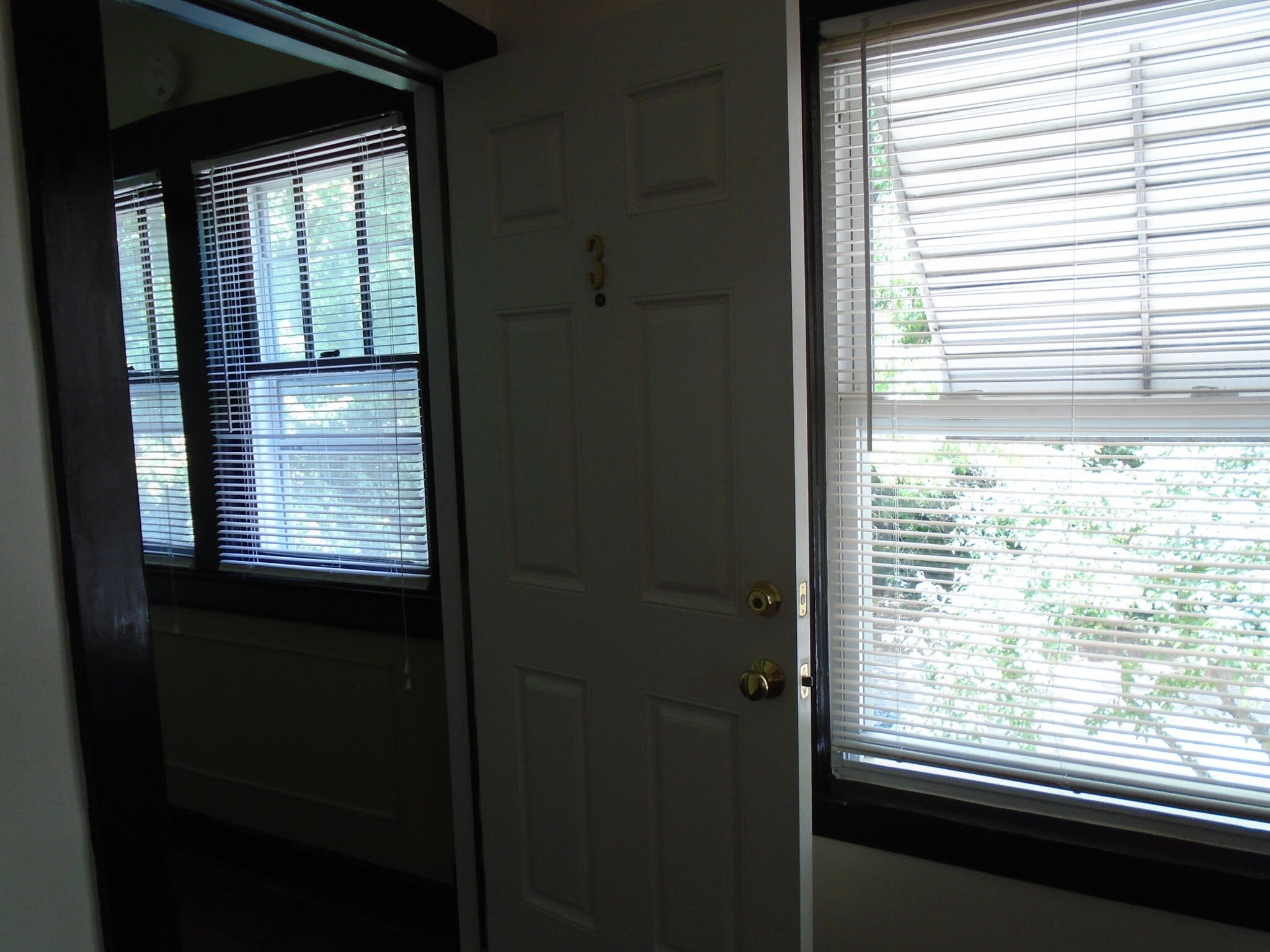 Interior entry - 100 N. 33rd St., Apt 3