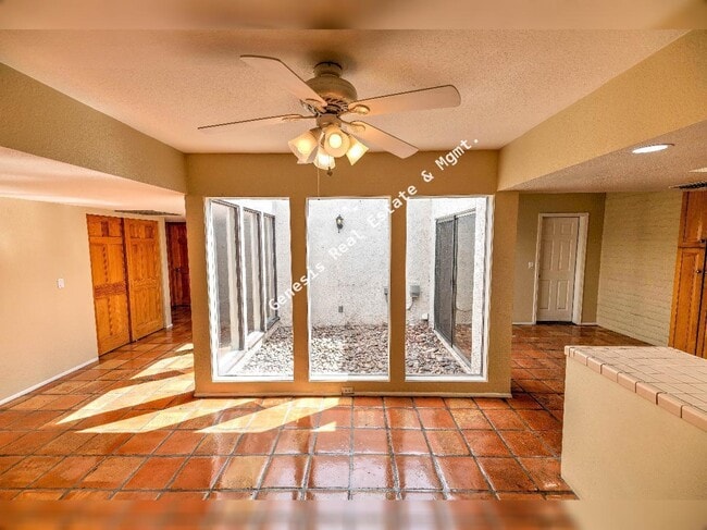 Building Photo - 4741 Calle Elegante