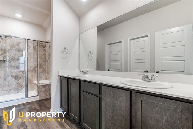 Building Photo - Exceptional 1-Story Home in a Peaceful Com...