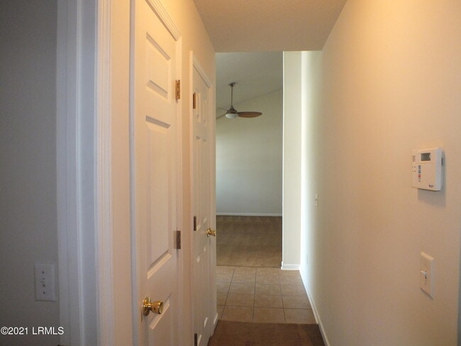 Building Photo - 255 Colony Dr