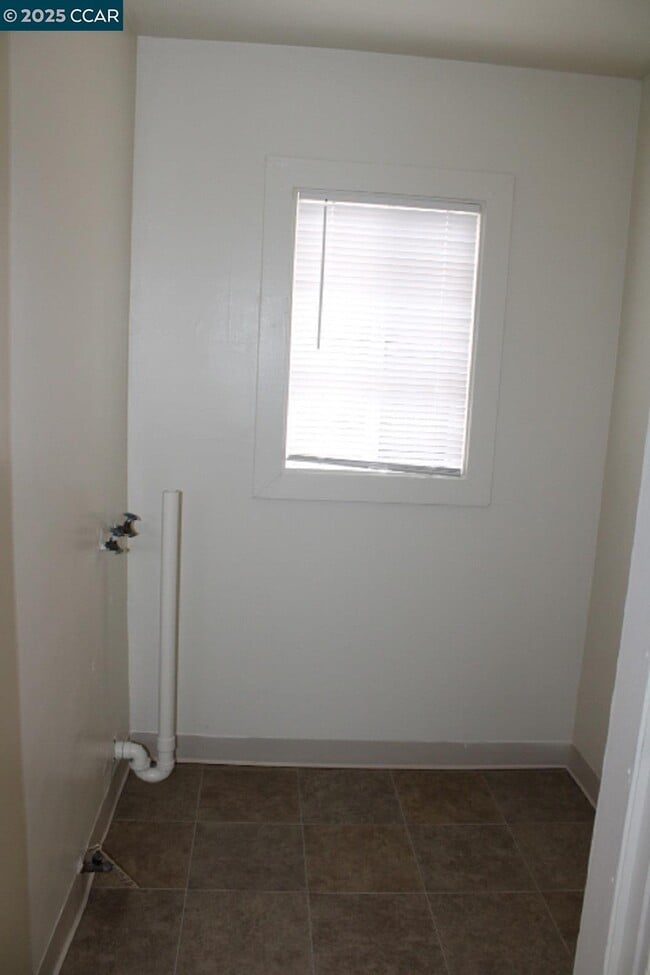 Building Photo - 5918 Alameda Ave