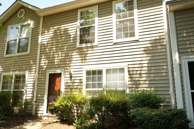 Building Photo - 111 Darien Terrace