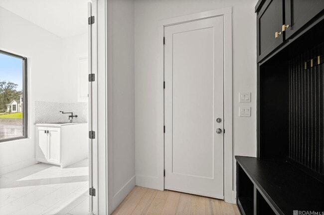 Building Photo - 9825 Fawn Vw Dr