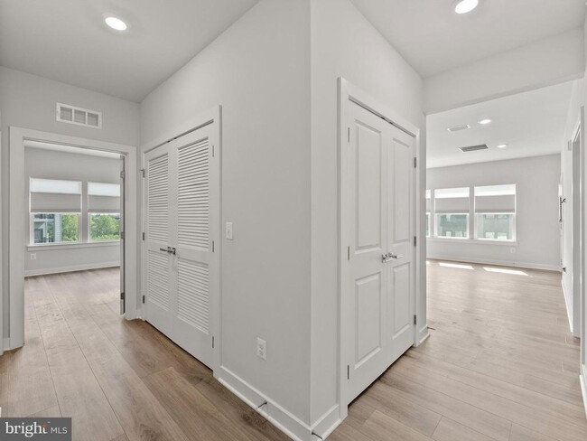 Building Photo - 12865 Mosaic Pk Wy