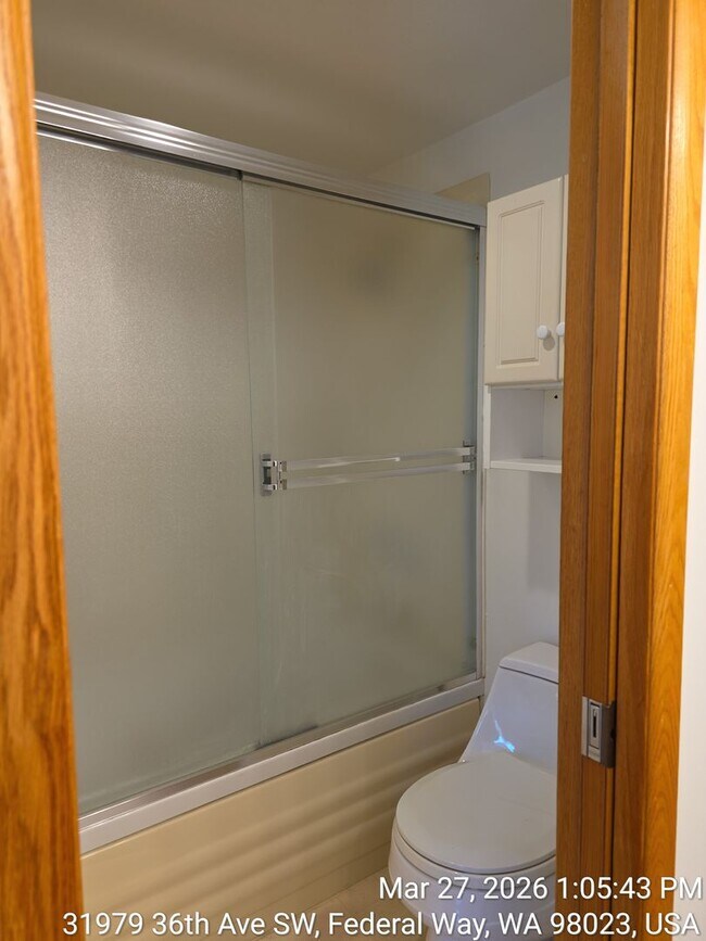 Building Photo - Twin Lakes life on a golf course - 4 bedroom 2.5 bathroom with 2 car garage - Move in now!