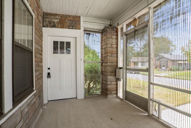 Building Photo - Charming 2 Bedroom 1 Bath house in the Argenta District of North Little Rock.