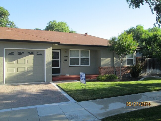 Primary Photo - Lovely and Cozy 1 Bedroom Unit with a Garage!