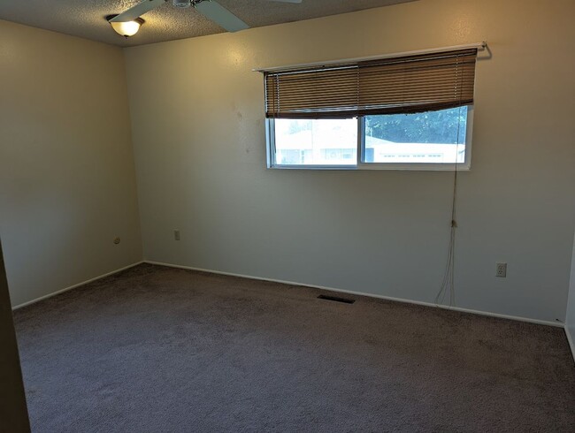Building Photo - Spacious Clarkston 3 bed/2 Bath Pet-friendly House with Large Fenced Backyard