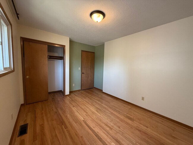 Building Photo - Bright & Beautiful 3-Bedroom Beaverton Home with A/C, Washer & Dryer, and Tons of Storage!