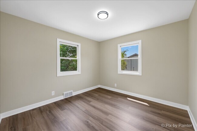 Building Photo - 355 Hilltop Dr