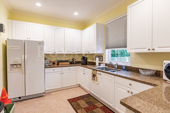 Building Photo - 12060 Lucca St