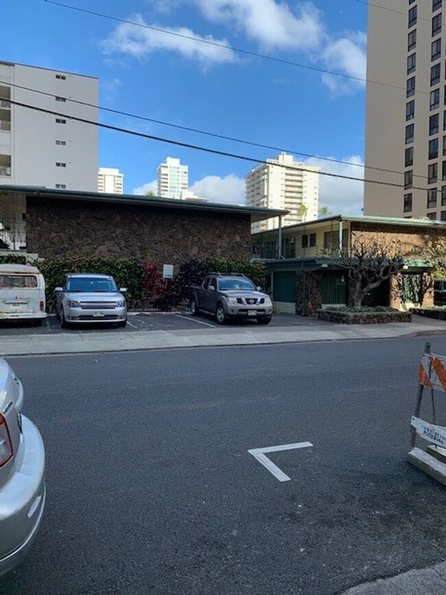 Building Photo - Waikiki Studio Unit - Electric, Water & Sewer included - Avail now!