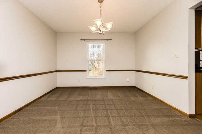 Building Photo - 6085 Tara Hill Dr