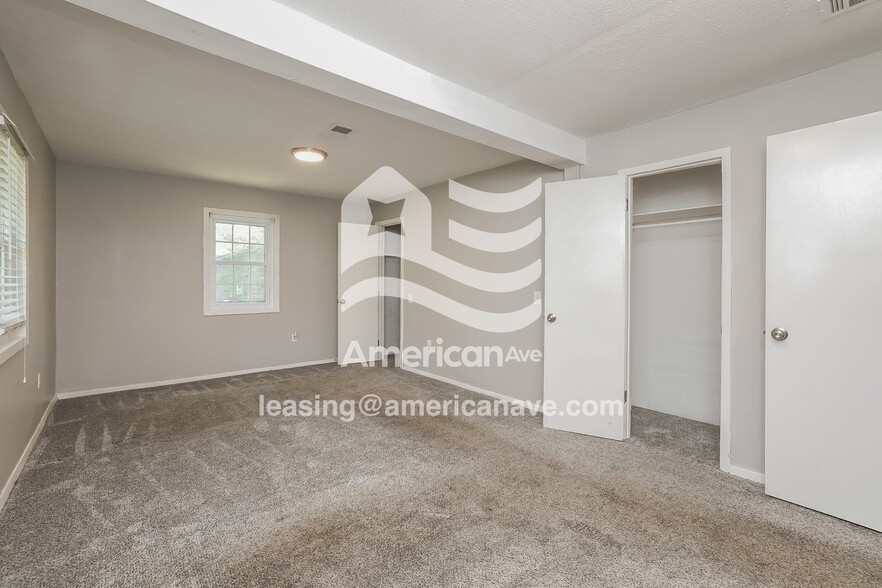 Building Photo - 933 Tyler St