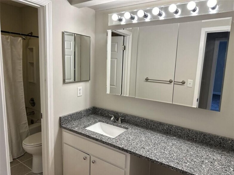 Building Photo - 1705 Wingate Way