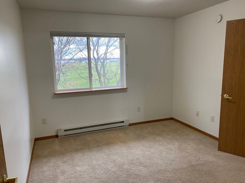 1st bedroom - 508 Smith Ave