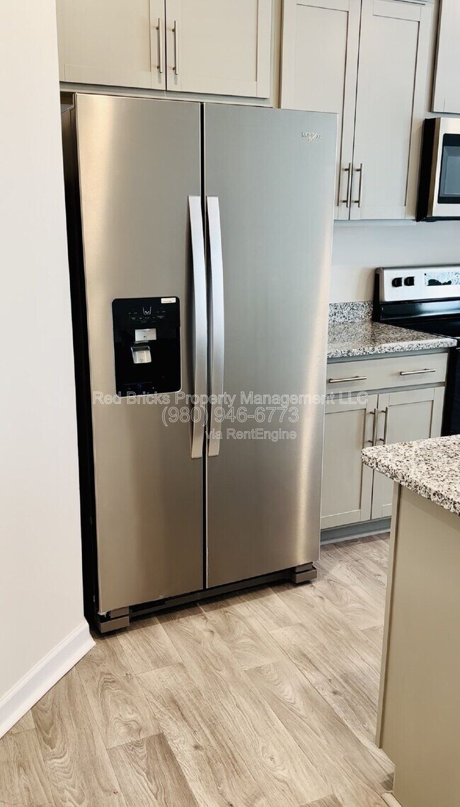 Building Photo - 8131 Murray Br Dr