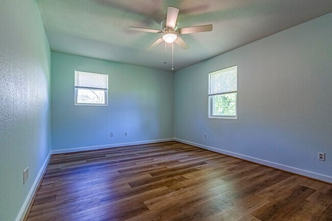 Building Photo - 314 Normagene St