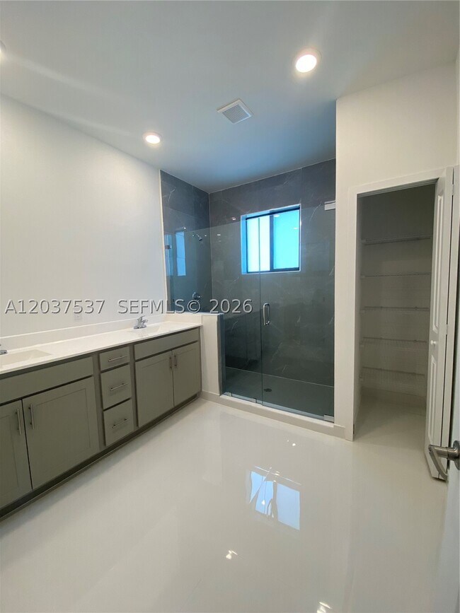 Building Photo - 2402 SW 145th Pl