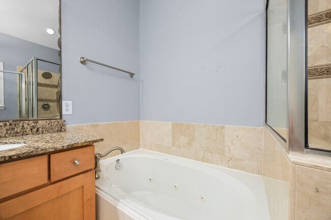 Building Photo - 3429 Clearview Cir