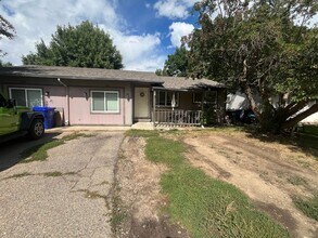 Building Photo - Fantastic Duplex Unit in Loveland