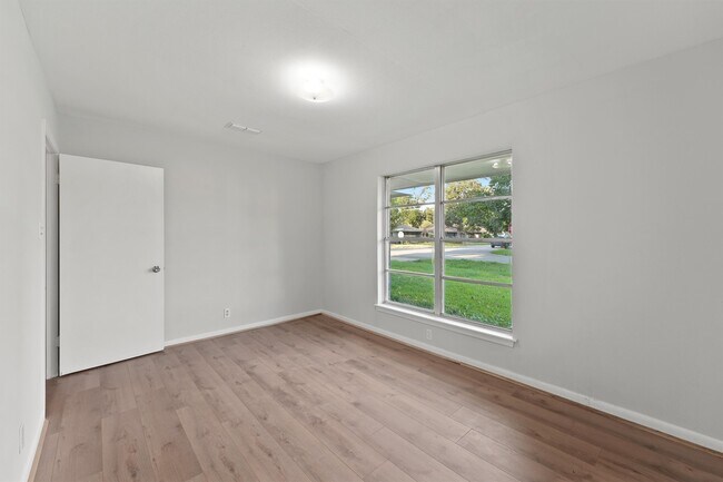 Building Photo - 3015 Peppermill Rd