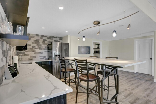 Building Photo - 10503 E Meadow Run