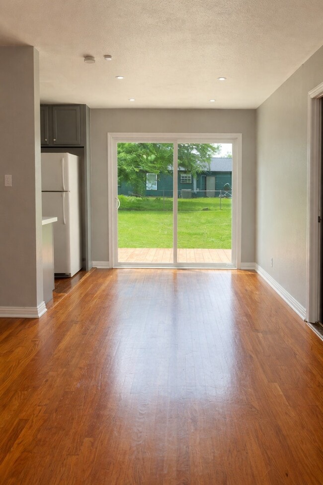 Building Photo - 618 Fostoria Ln