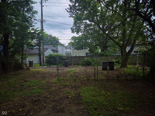 Building Photo - 3338 N Kenwood Ave