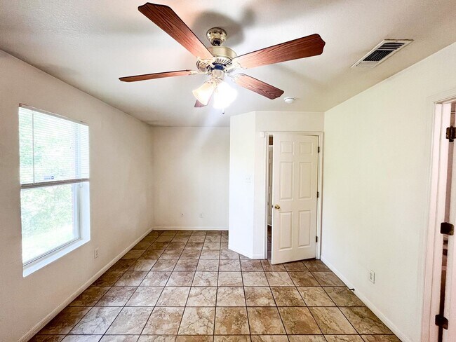 Building Photo - 3807 Wind Ct