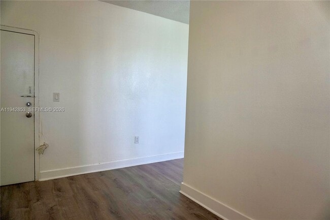 Building Photo - 501 SW 6th Ct