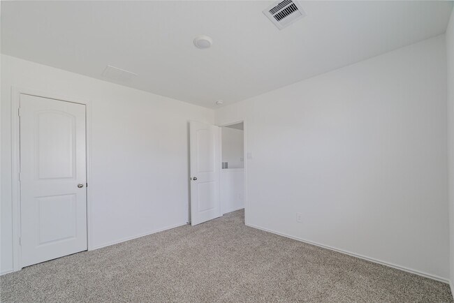 Building Photo - 24106 Juniper Hts Dr