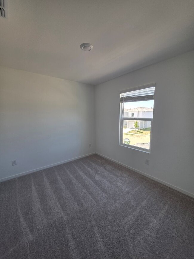 Building Photo - Modern New-Build Home with Open Floor Plan...