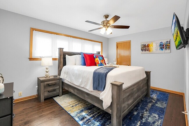 Building Photo - 6101 W 64th Pl