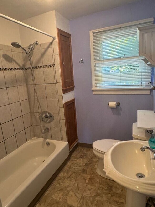 Building Photo - Charming 1920's Home with Large Backyard