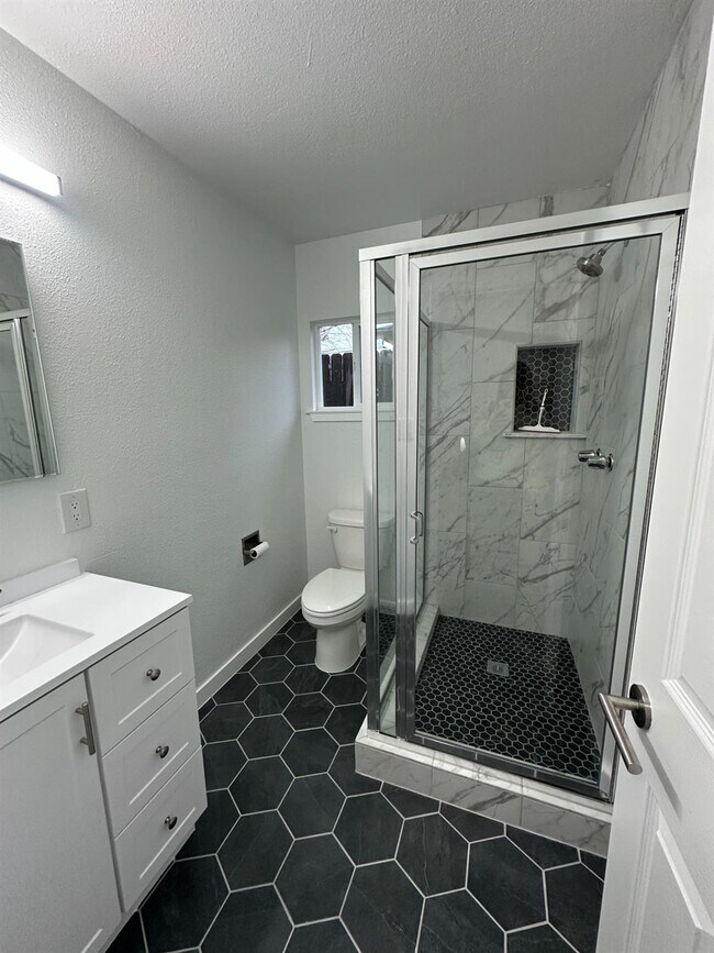 Building Photo - 4554 N Manila Ave