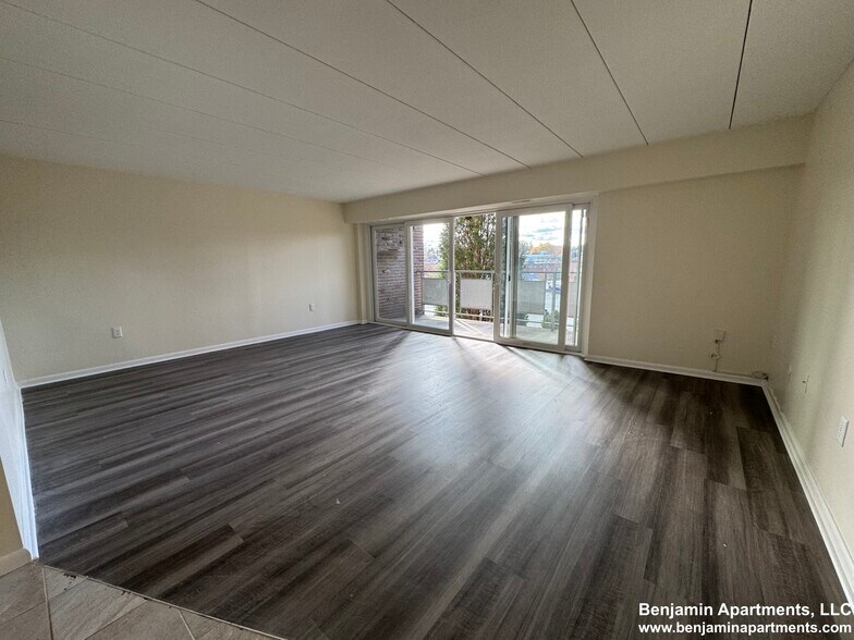 Building Photo - 51 Hill Rd