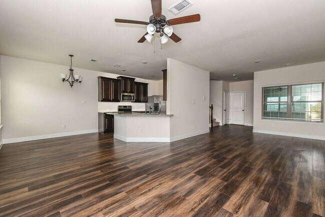 Building Photo - 6819 Jade Dr