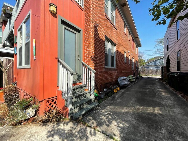 Building Photo - 711 Fargo St